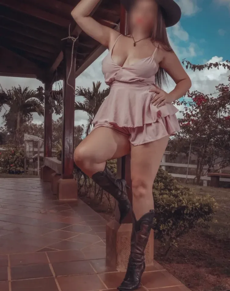 Nadia, 21