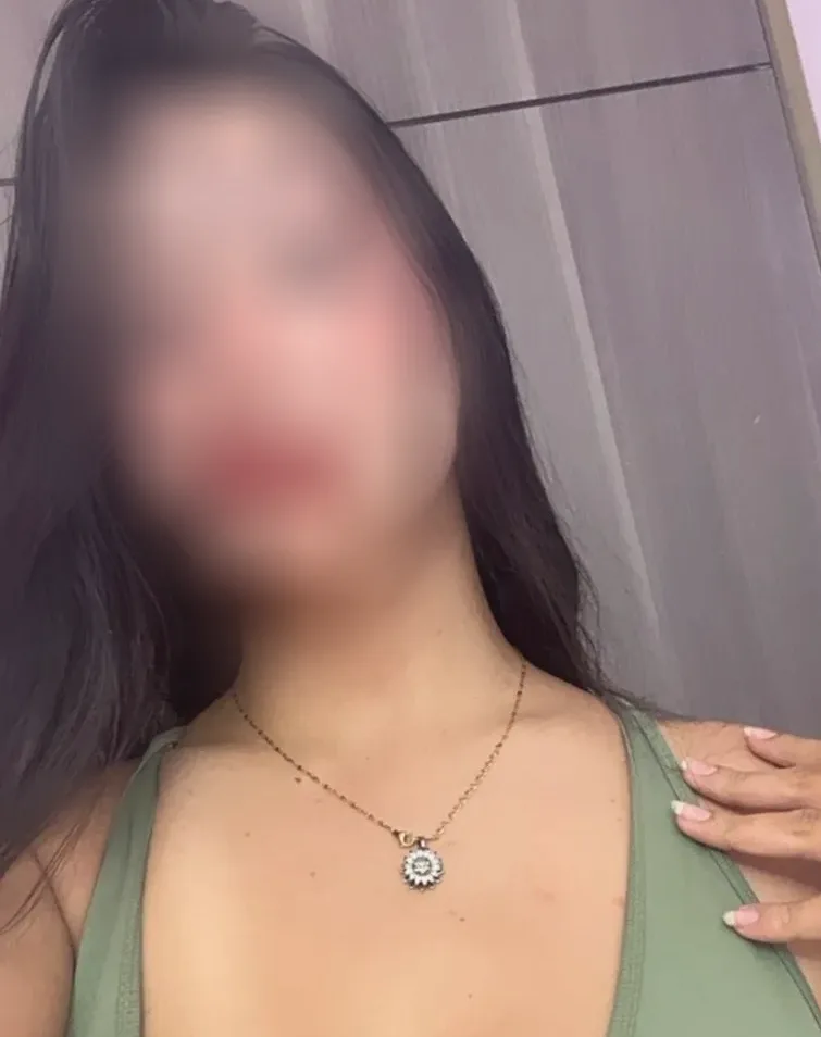 Simone, 27